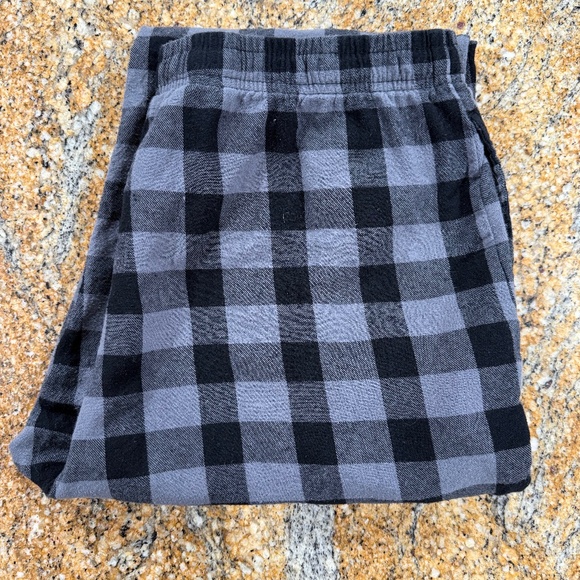 Grey and black plaid loungewear pants - Picture 5 of 5